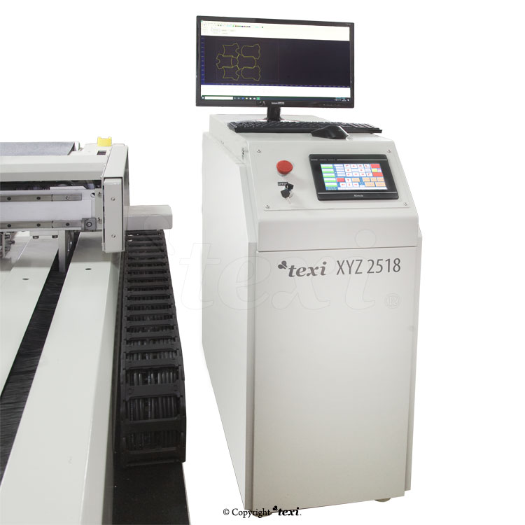 Jednovrstvý cutter na řezání textilu s pásovým dopravníkem TEXI XYZ 2518